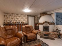 Alakerran oleskelutilaa