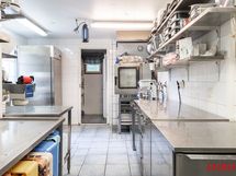 Päärakennuksen ravintolakeittiö