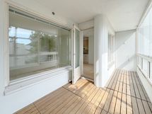 Asunnossa on lasitettu eteläparveke.