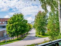 Näkymät 1. kerroksen parvekkeelta