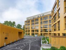 Valokuva Tuulikello 2:n sisäpihalta.