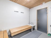 Taloyhtiön saunan pukuhuone