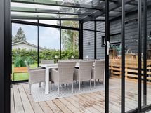 Toinen lasitettu terassi