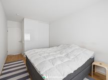 päämakuuhuone pihan puolella