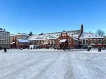 Hietalahden kauppahalli parin sadan metrin päässä.