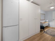 Eteisessä hyvin säilytystilaa.