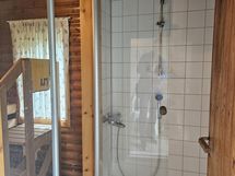 suihku piharakennuksessa