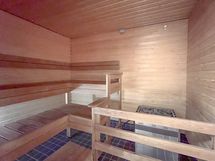 Yhtiön saunasta voi varata oman vuoron.