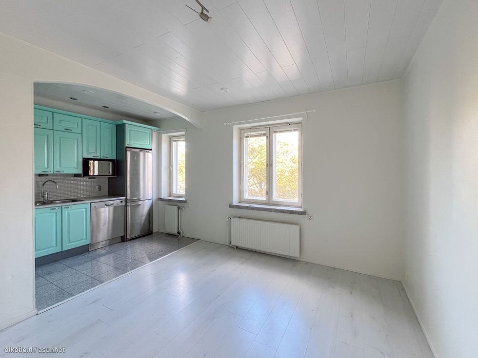 Valoisa ja hyväpohjainen koti putkiremontoidusta yhtiöstä - loistosijainti!