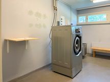 Asukkaiden käytössä on myös pesutupa. Pesutupamaksu 50,00 €/vuosi. D-C rappujen välissä.