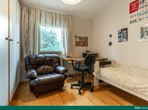 Yläkerran makuuhuone 3