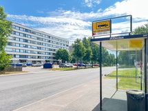Alueelta hyvät bussiyhteydet.
