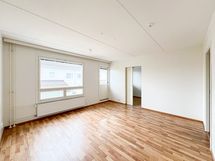 Olohuoneesta on käynti parvekkeelle.