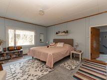 Makuuhuone 2 (vintti) - Sovrum 2 (vinden)