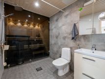 As 3 (2h+k+kph+s+vh). Saunallinen kylpyhuone