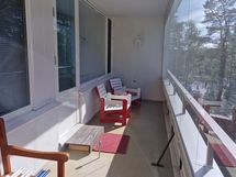 Iso lasitettu parveke länteen