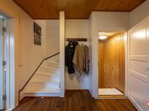 Keskikerroksen aula / eteinen