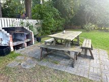 pihalla ulkogrilli yhteiskäytössä