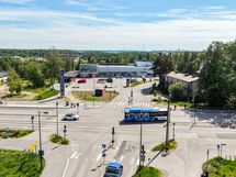 Alueella on lähikauppa ja juna- sekä bussiyhteydet. Myös Leppävaaran palvelut lähellä.