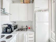 Keittokomeroon on tulossa induktiotaso, uuni ja pöytätiskikone.