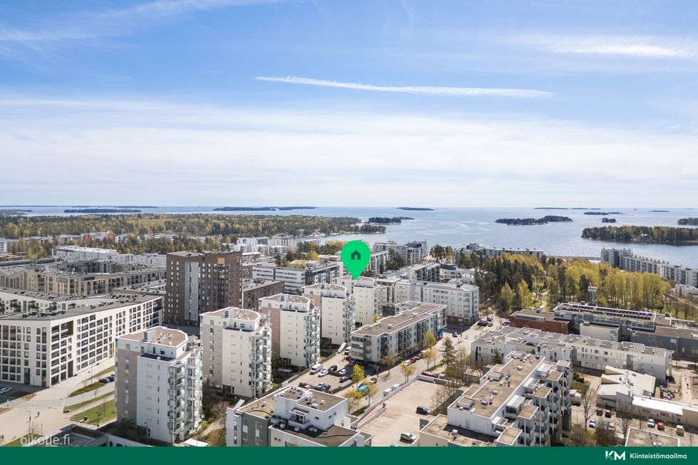 Meren ympäröimä asuinalue