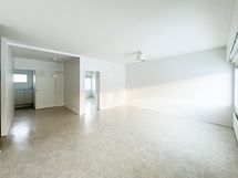 Olohuoneen yhteydessä syvennys johon saa sijoitettua ruokapöydän.