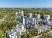 Ulkoilumaastot vieressä.