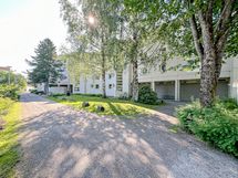 Omalla tontilla sijaitseva yhtiö, jossa osakkaalle kuuluu autopaikka (sähkölatausinfra).