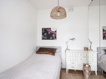 Olohuoneen vieressä oleva makuuhuone