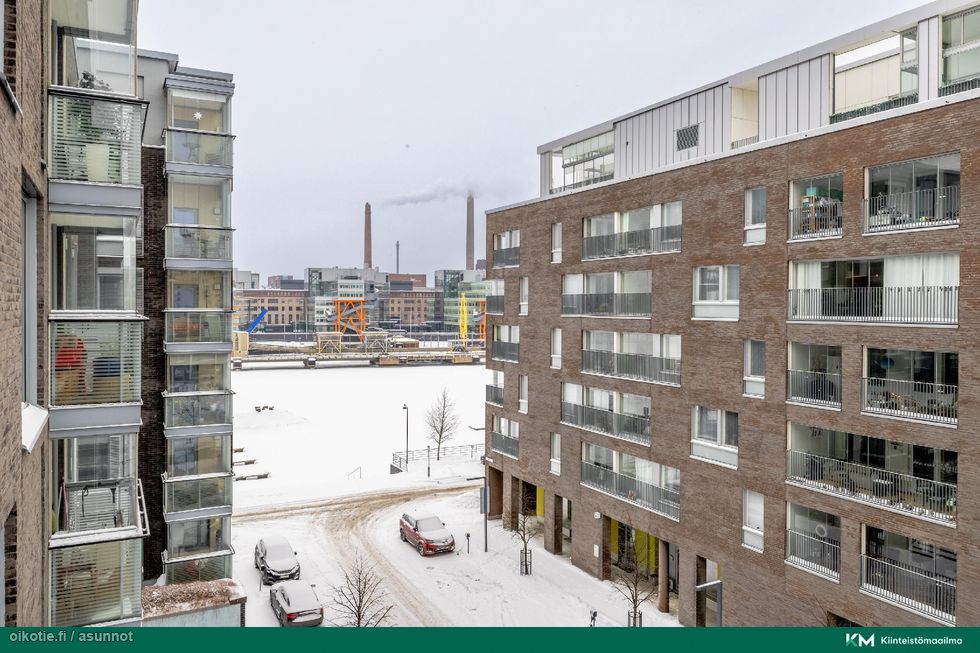 Molemmista parvekkeista merinäkymät!