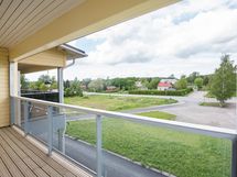 Parveke, josta avarat maisemat