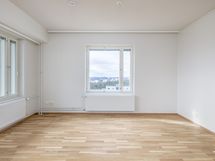Kulmahuoneisto valoa tulvillaan