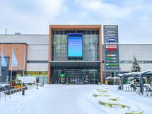 Kauppakeskus Kaari palvelee vähän reilun kilometrin päässä.