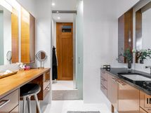 Master bedroomin ph/wc