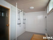 Taloyhtiön saunan pesuhuone