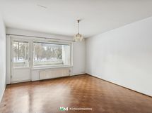 Valoisa huoneisto läpitalon
