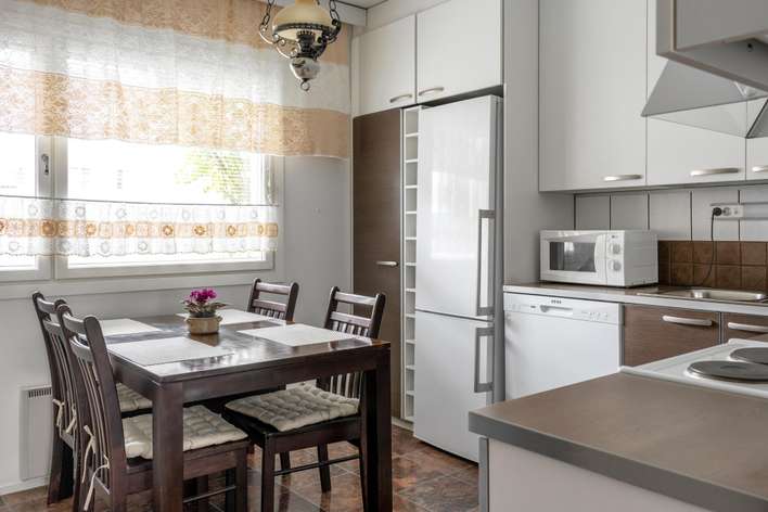 Rivitalo, 3h+k+kph+s+2wc+varasto (Yj. 3h+k+s), 79 m², Kärsämäki, Turku