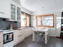 Keittiöstä käynti myös lasitetulle terassille