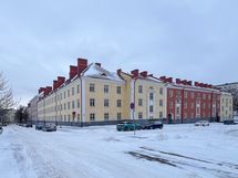 Iso yhtiö sijaitsee omalla tontillaan ja putkiremontti on tehty v. 2018.