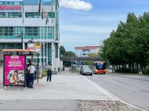 Bussi pysäkki lähellä asuntoa sekä Myyrmäen juna-asemalle vain 500m kävelymatka.