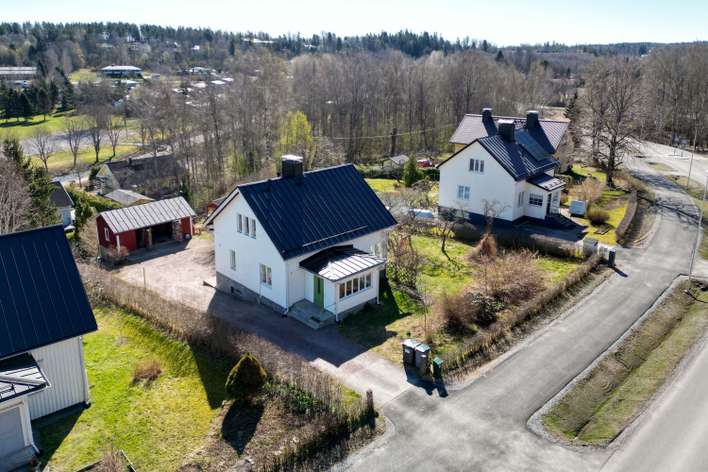 Omakotitalo, 2mh, oh, rt, k, 2wc, kph, khh, s, kellari, 95/158 m², Vieremä – pohled 3