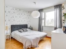 Yläkerran makuuhuone 1