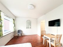 Upea 3. kerroksen koti rauhallisella, mutta hyvällä sijainnilla!