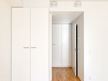 Mahdollisuus autohallipaikkaan, 80 € / kk