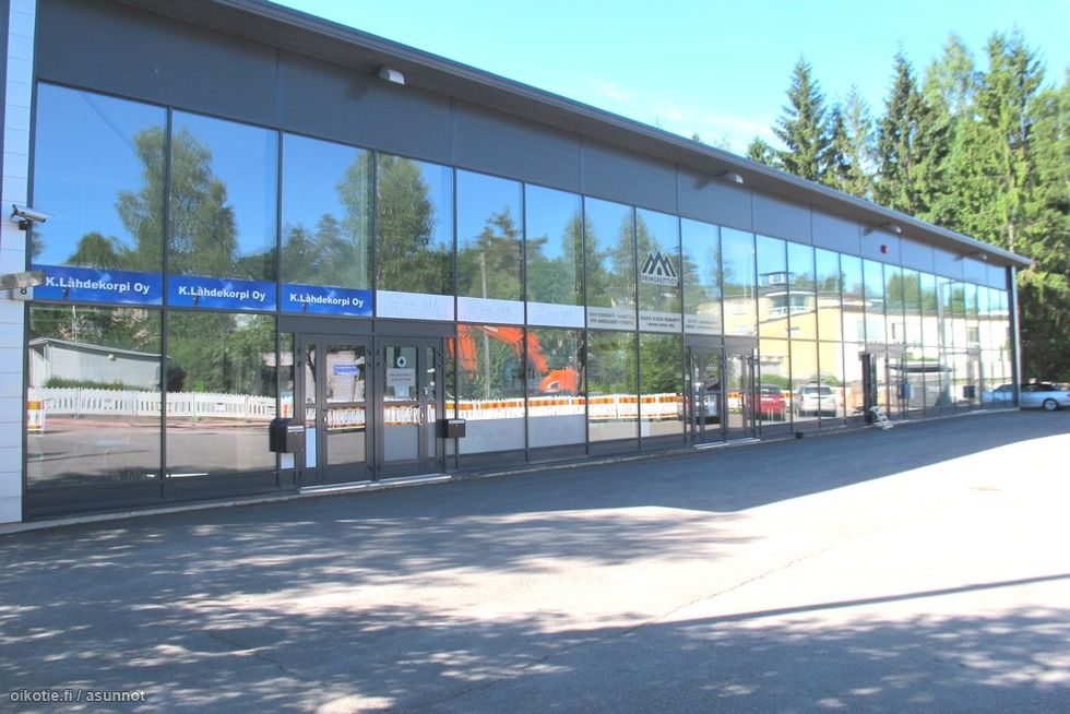 560 M Kuusiniementie 8 02710 Espoo Liiketila 7h Myynnissa