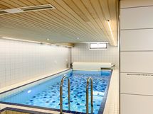 Uima-allas on asukkaiden varattavissa.