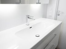 Yläkerran WC / kylpyhuone