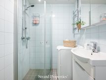 Pääpuolen kylpyhuone