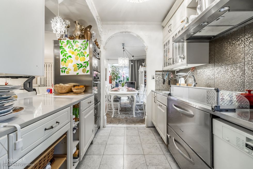 Puutalo-osake, 6h + k + kph + s + ak + 2*wc , 152/168 m², Ruskeasanta - More