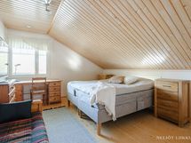 Yläkerran makuuhuone 1.